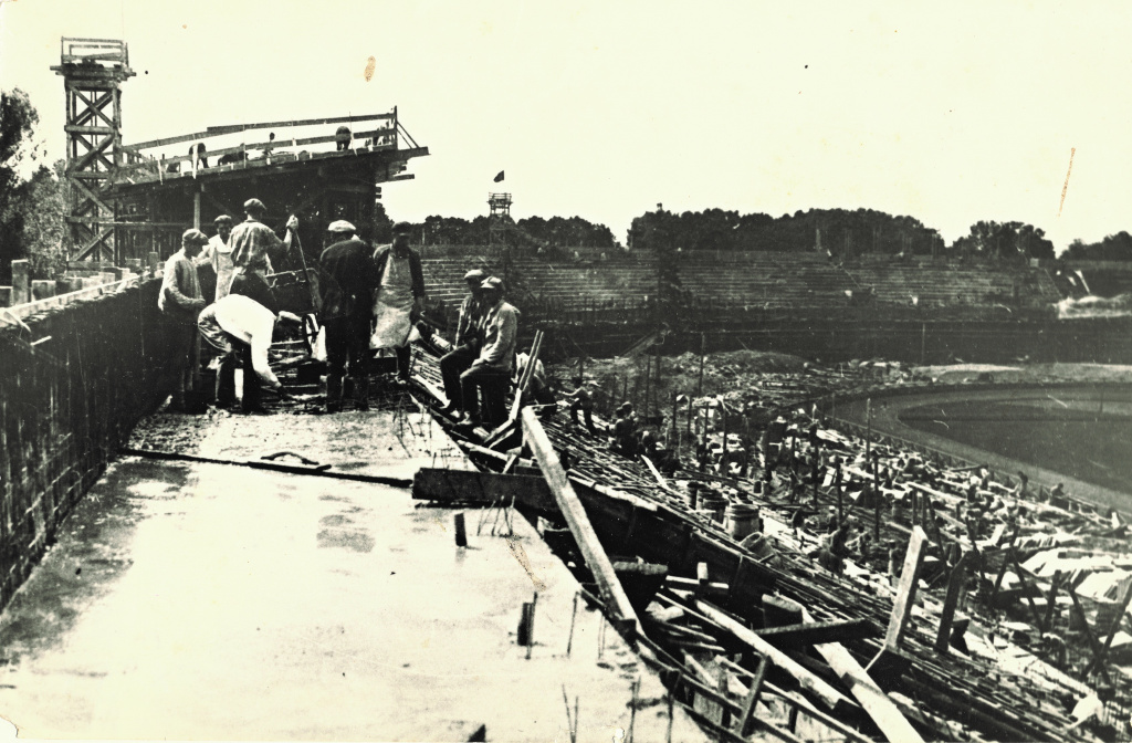 Строительство стадиона «Динамо» в Петровском парке, общий вид работ. 1927