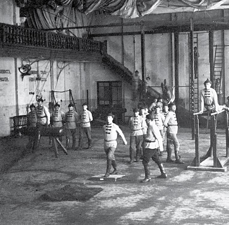 Занятия в гимнастическом клубе «Турн-Ферейн»военнослужащих ГПУ МО.Москва, 1923